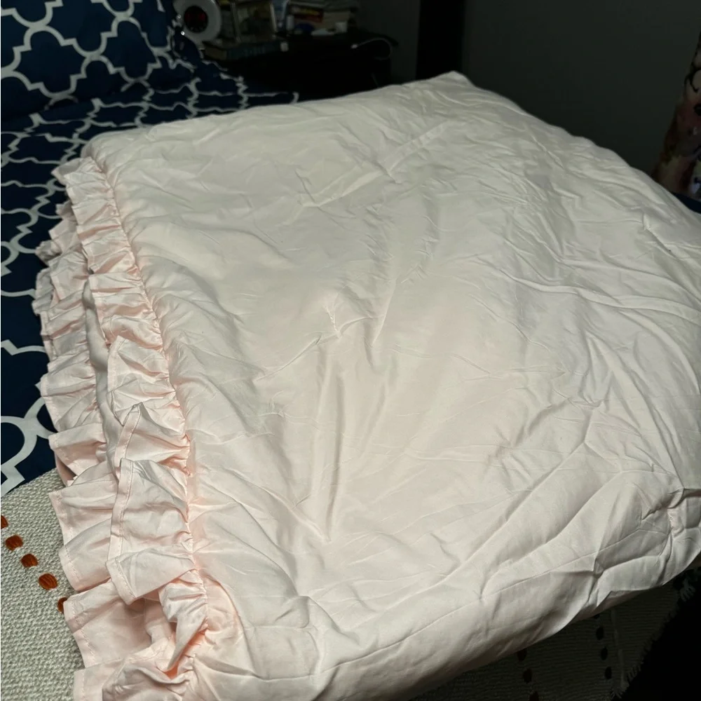 Euc pale pink ruffle comforter with sheets and pillow case twin xl